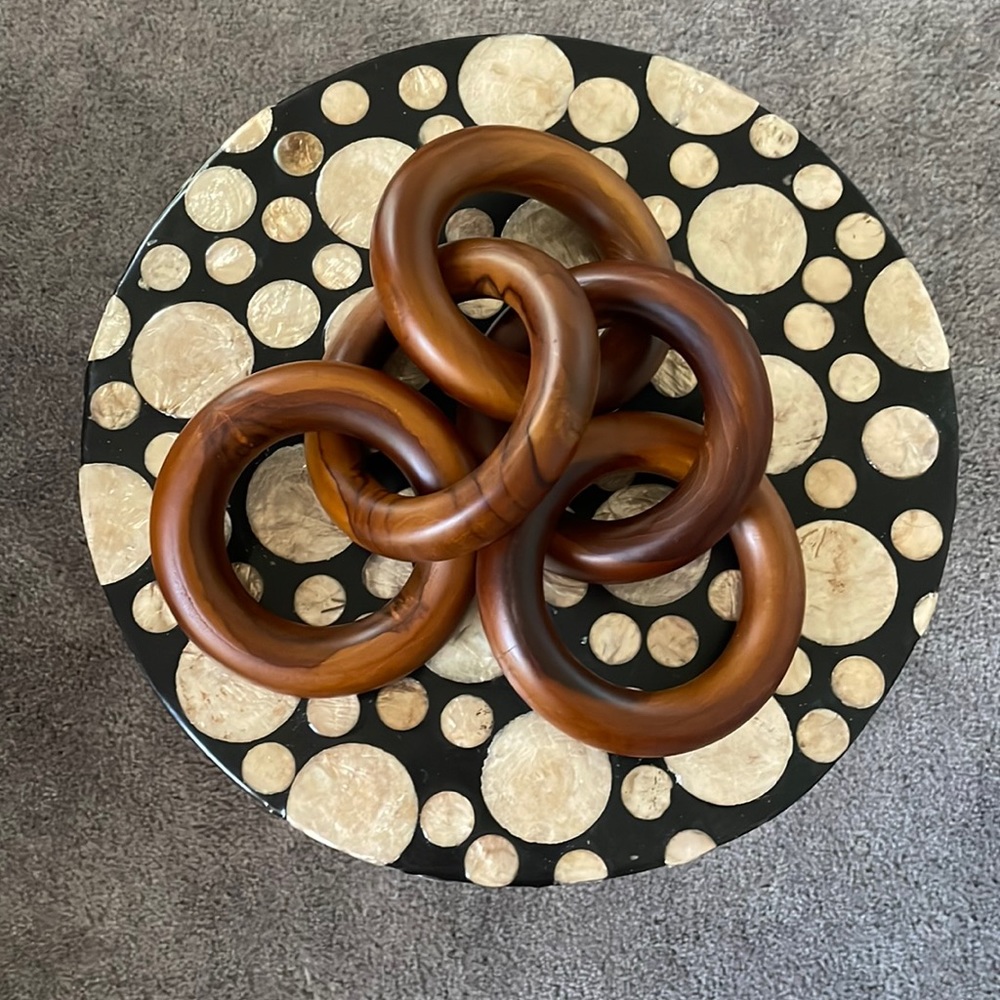 Wooded ring decor